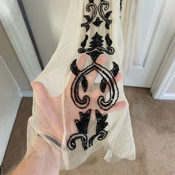 Women’s Beaded Formal Gown - Picture 5 of 10